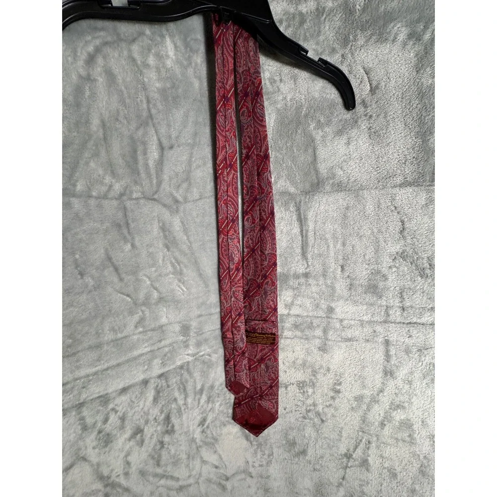 Gucci Accessory Collection Red Paisley 100% Silk‎ Tie Made in Italy Vintage Mens